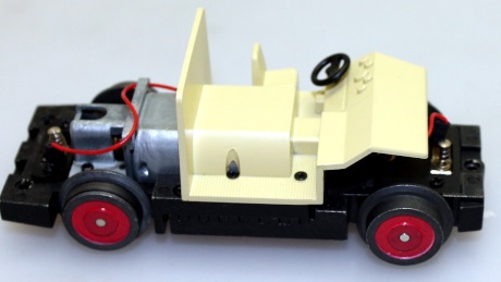 Chassis with Motor - Vans - Red Hubcaps (O Scale E-Z Street)